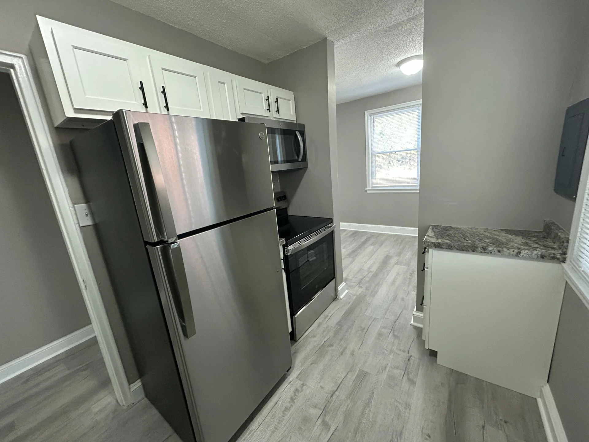 1014 Tahoe DR - Photo 3