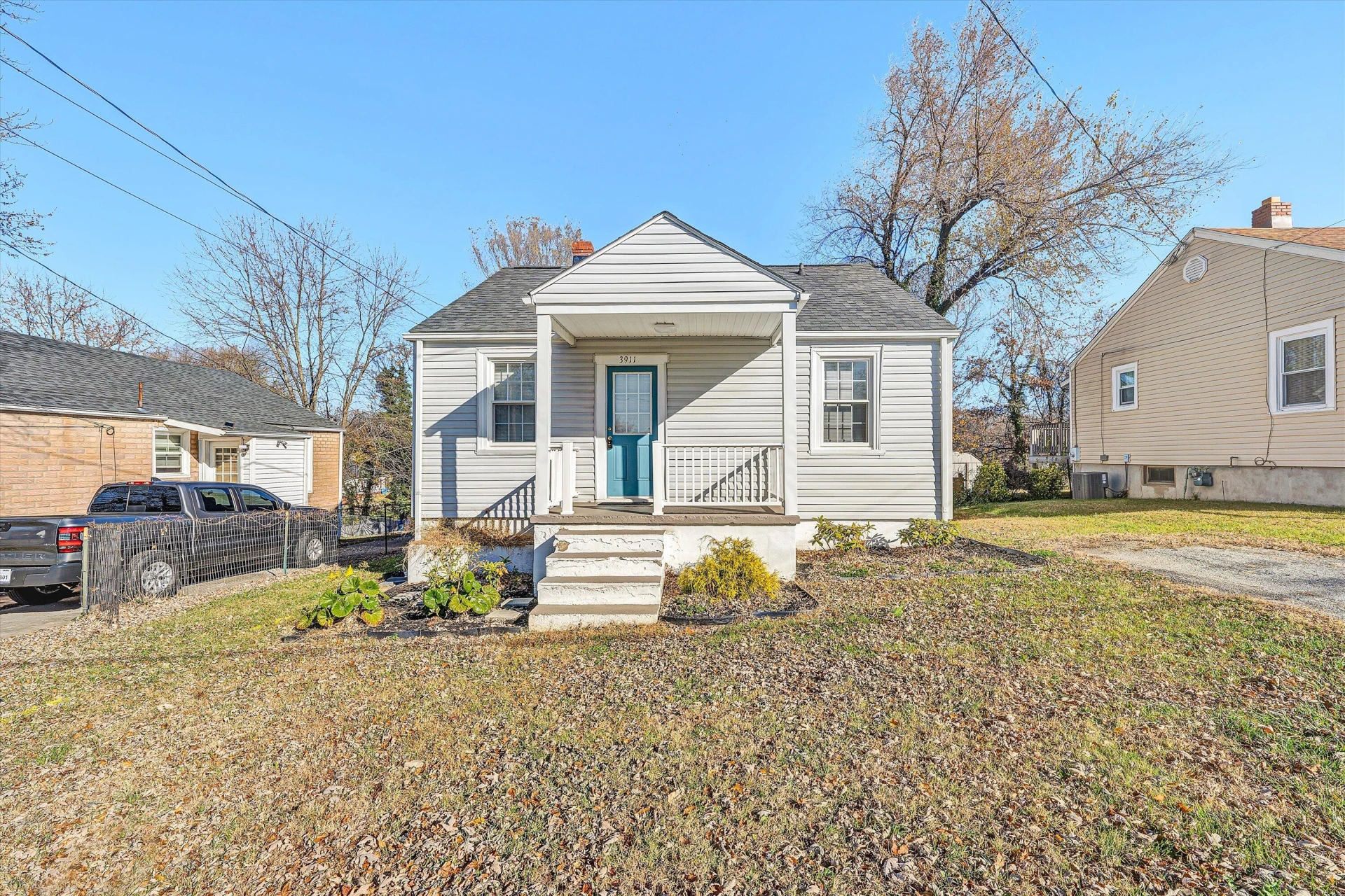 3911 Michigan AVE NW - Photo 2