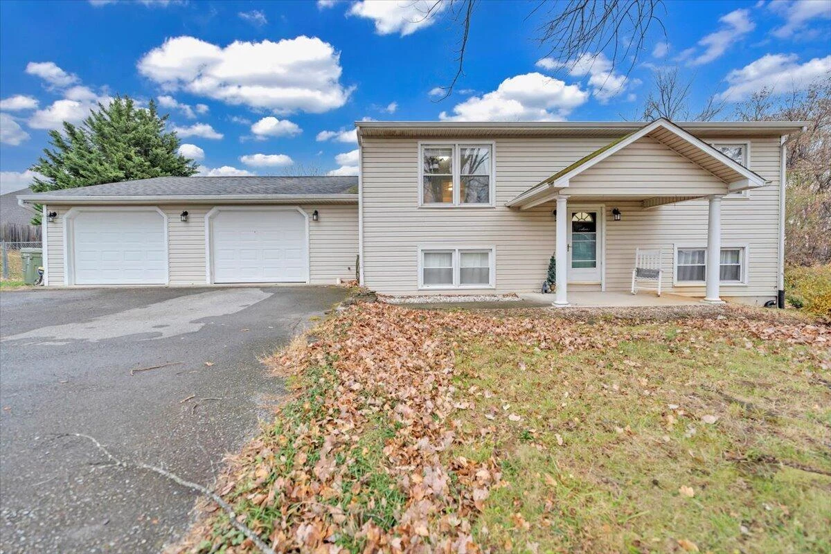 1002 Red LN