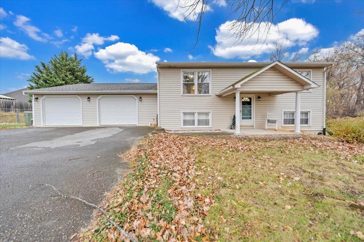 1002 Red LN - Photo 2