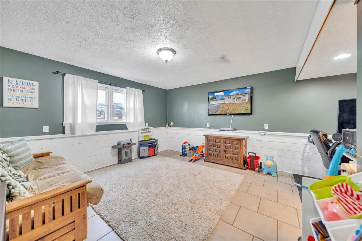 1002 Red LN - Photo 22
