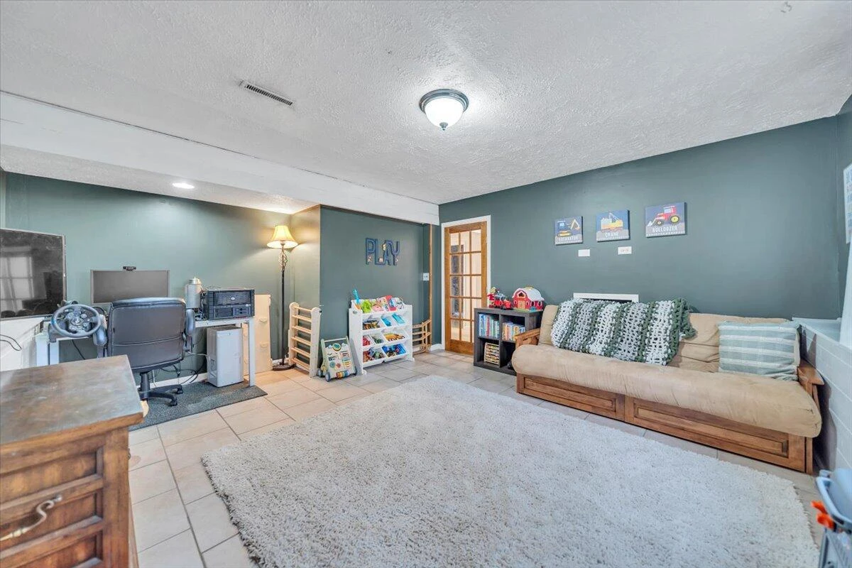 1002 Red LN - Photo 24