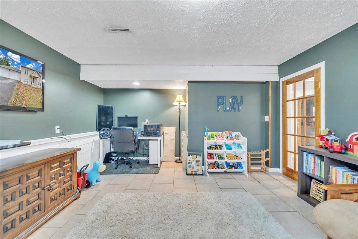 1002 Red LN - Photo 25