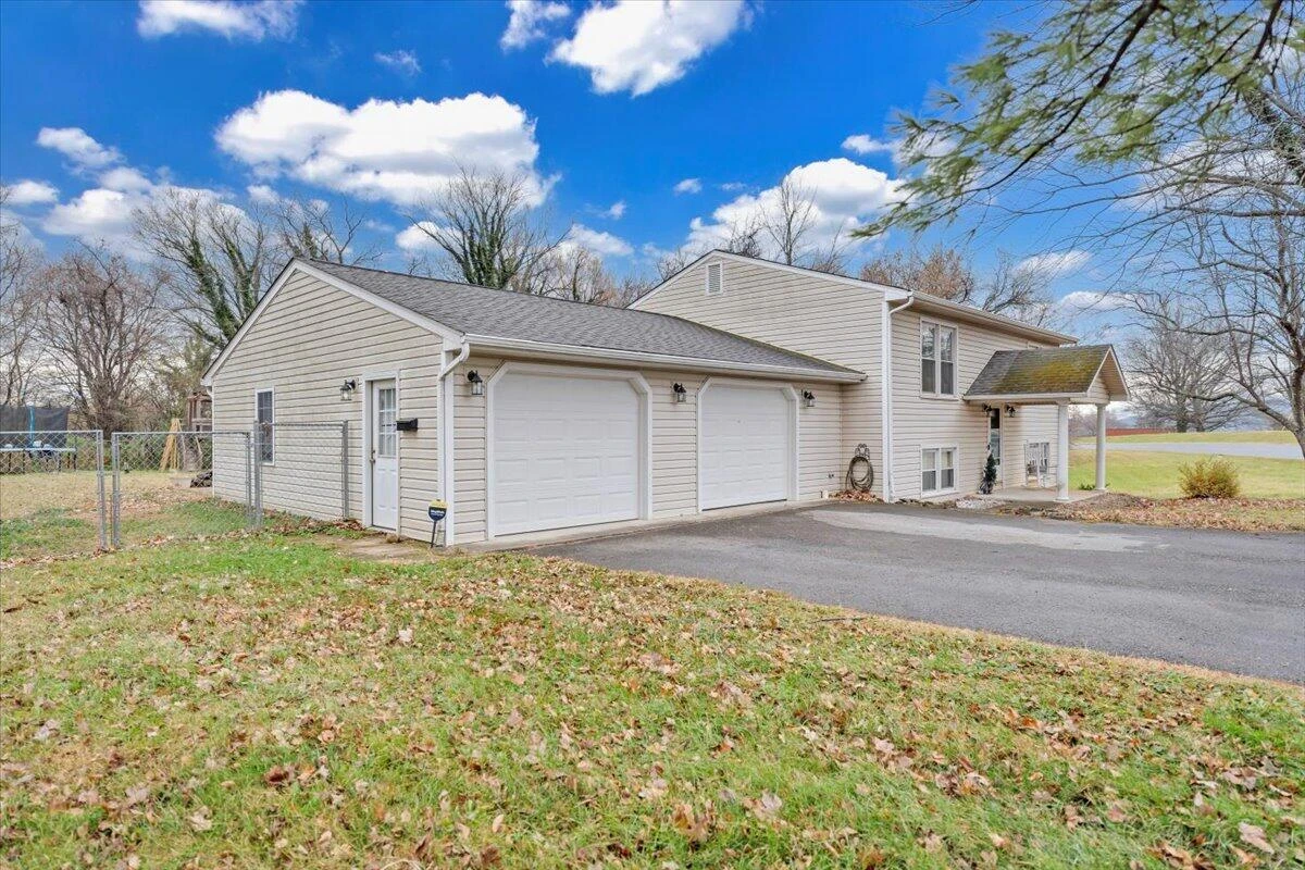 1002 Red LN - Photo 3