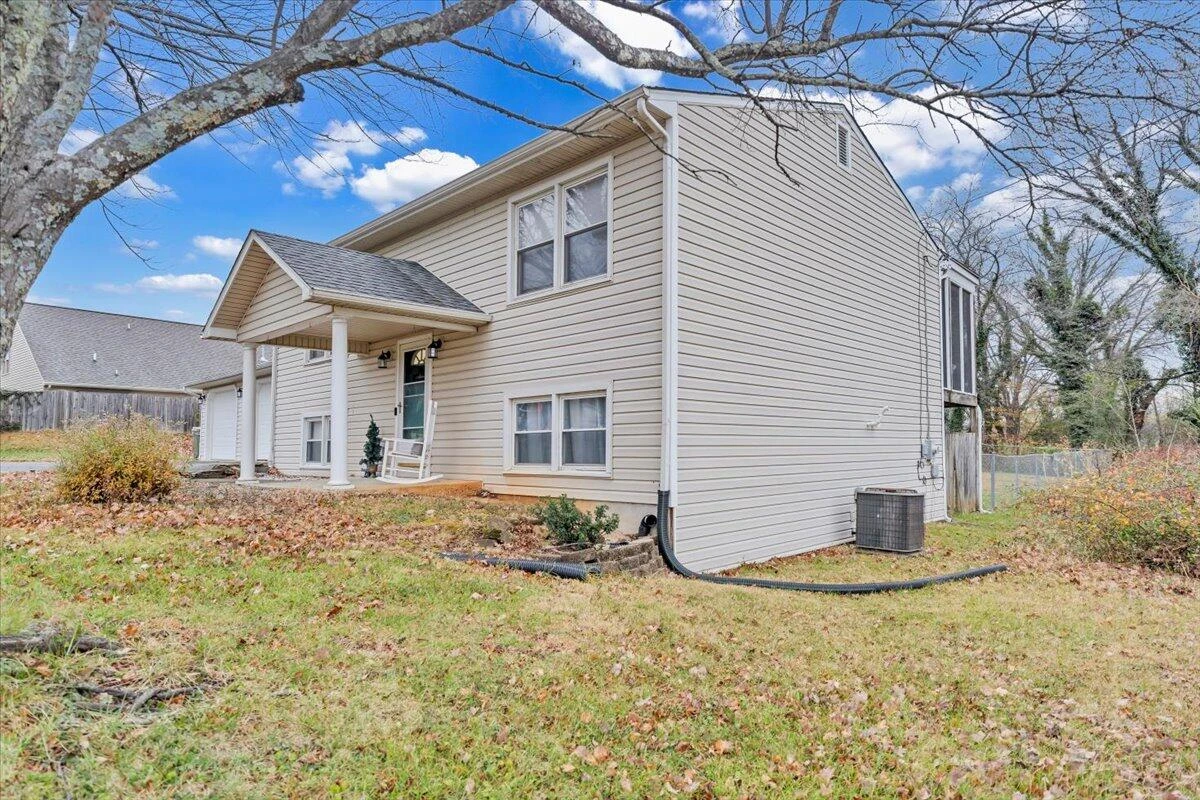 1002 Red LN - Photo 4