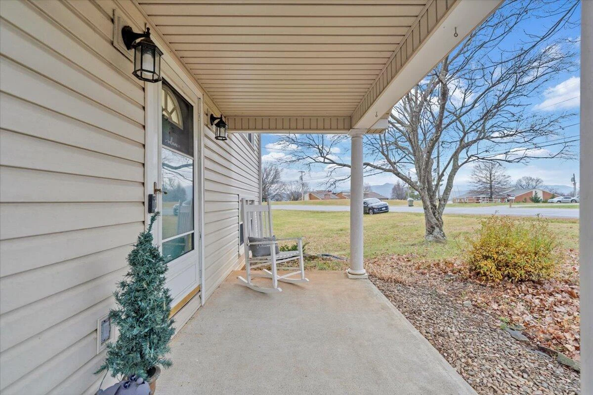 1002 Red LN - Photo 5