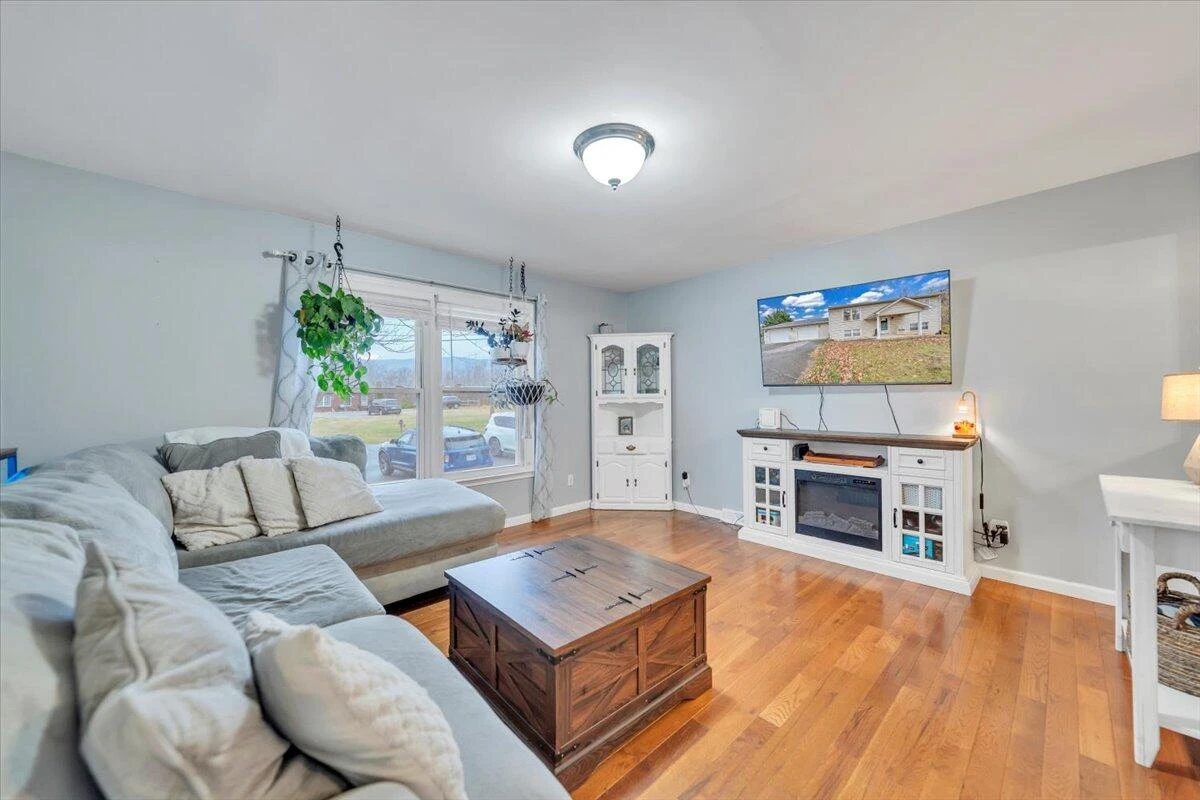 1002 Red LN - Photo 7