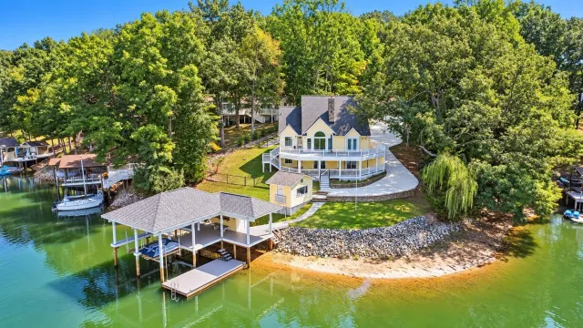 218 Twin Chimneys DR, Wirtz, VA, 24184