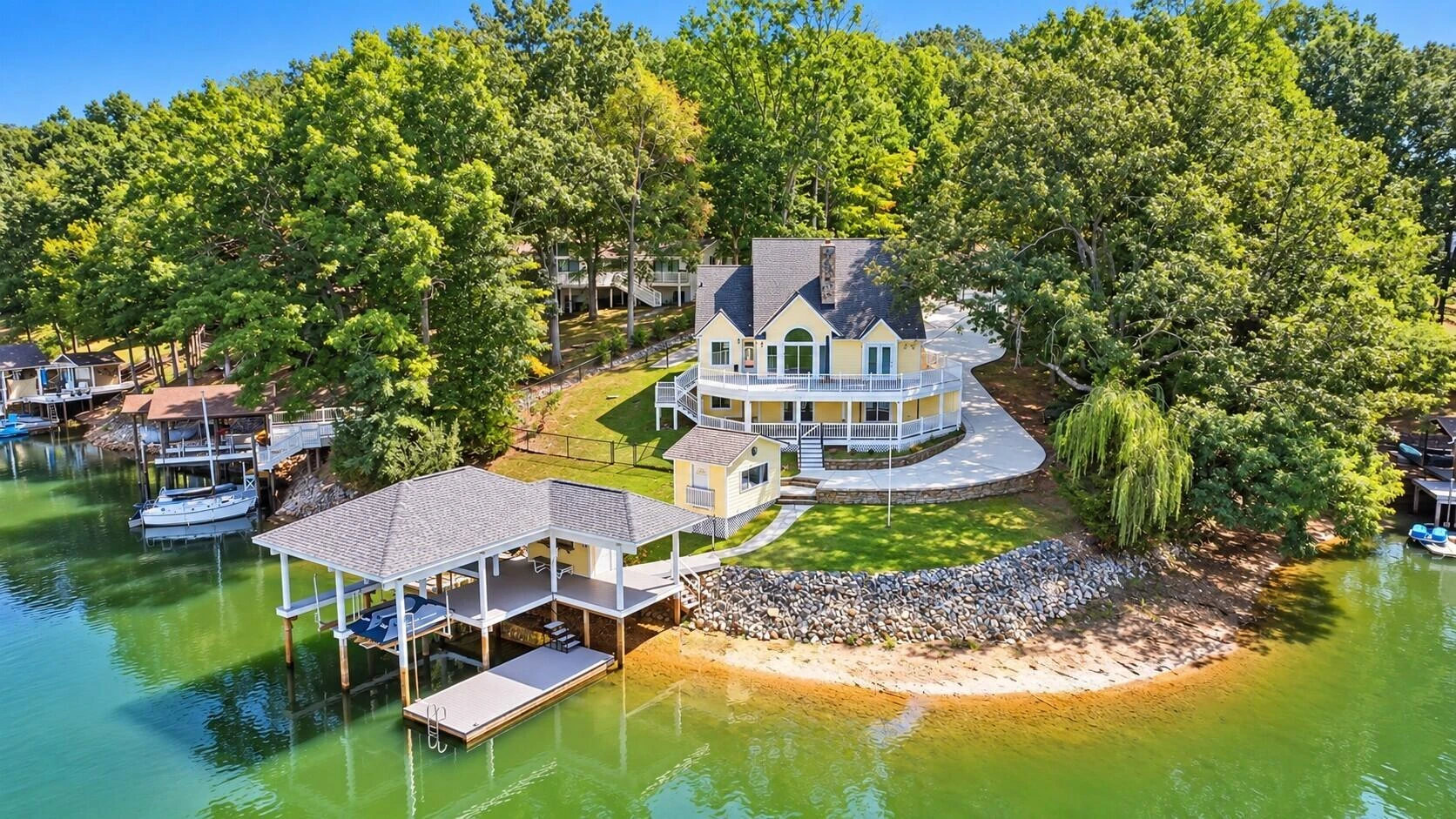 218 Twin Chimneys DR