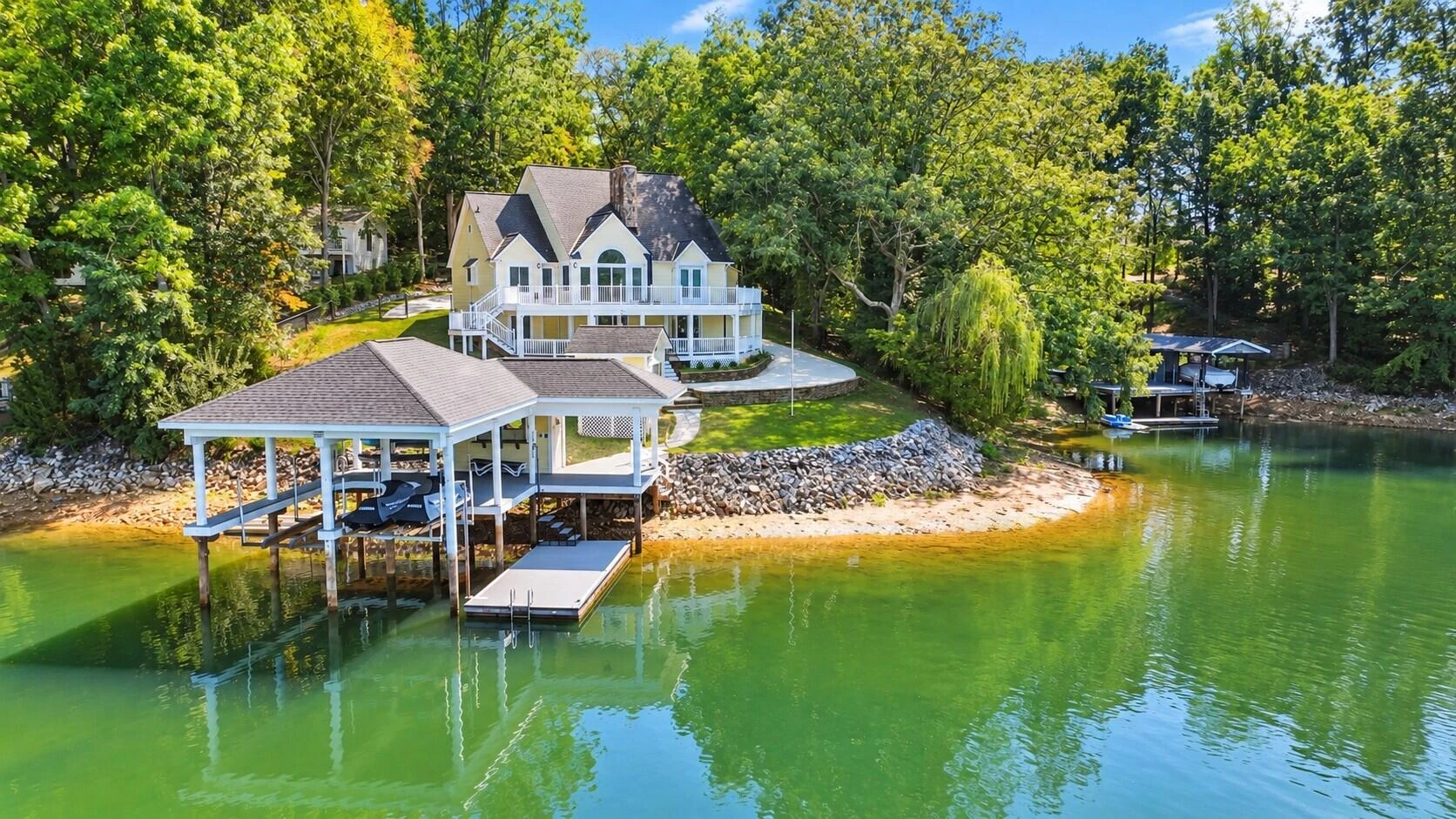 218 Twin Chimneys DR - Photo 4