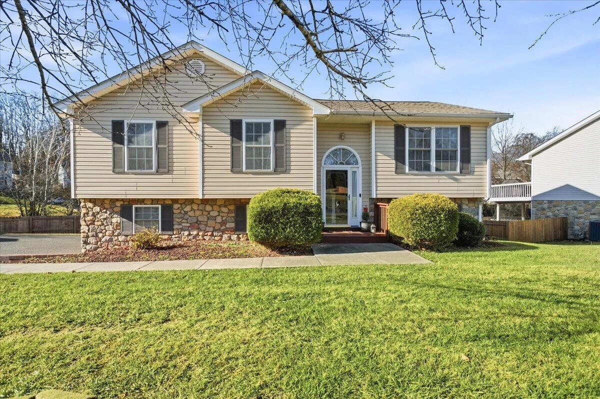 3102 Cedar Meade DR