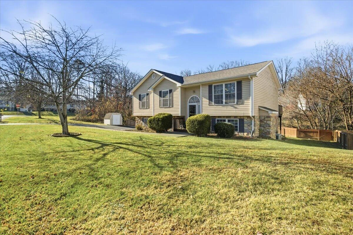 3102 Cedar Meade DR - Photo 2