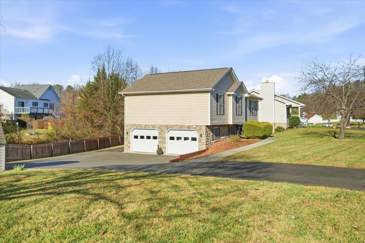 3102 Cedar Meade DR - Photo 3