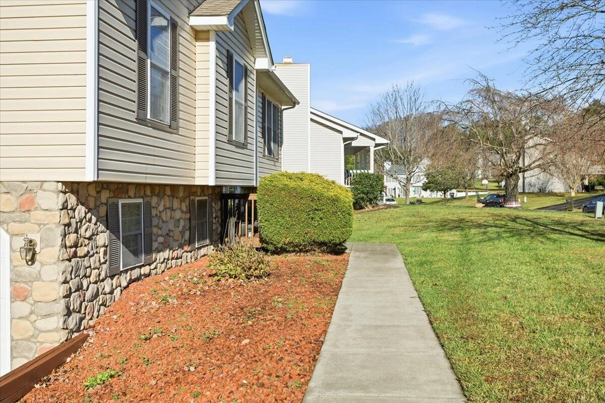 3102 Cedar Meade DR - Photo 4