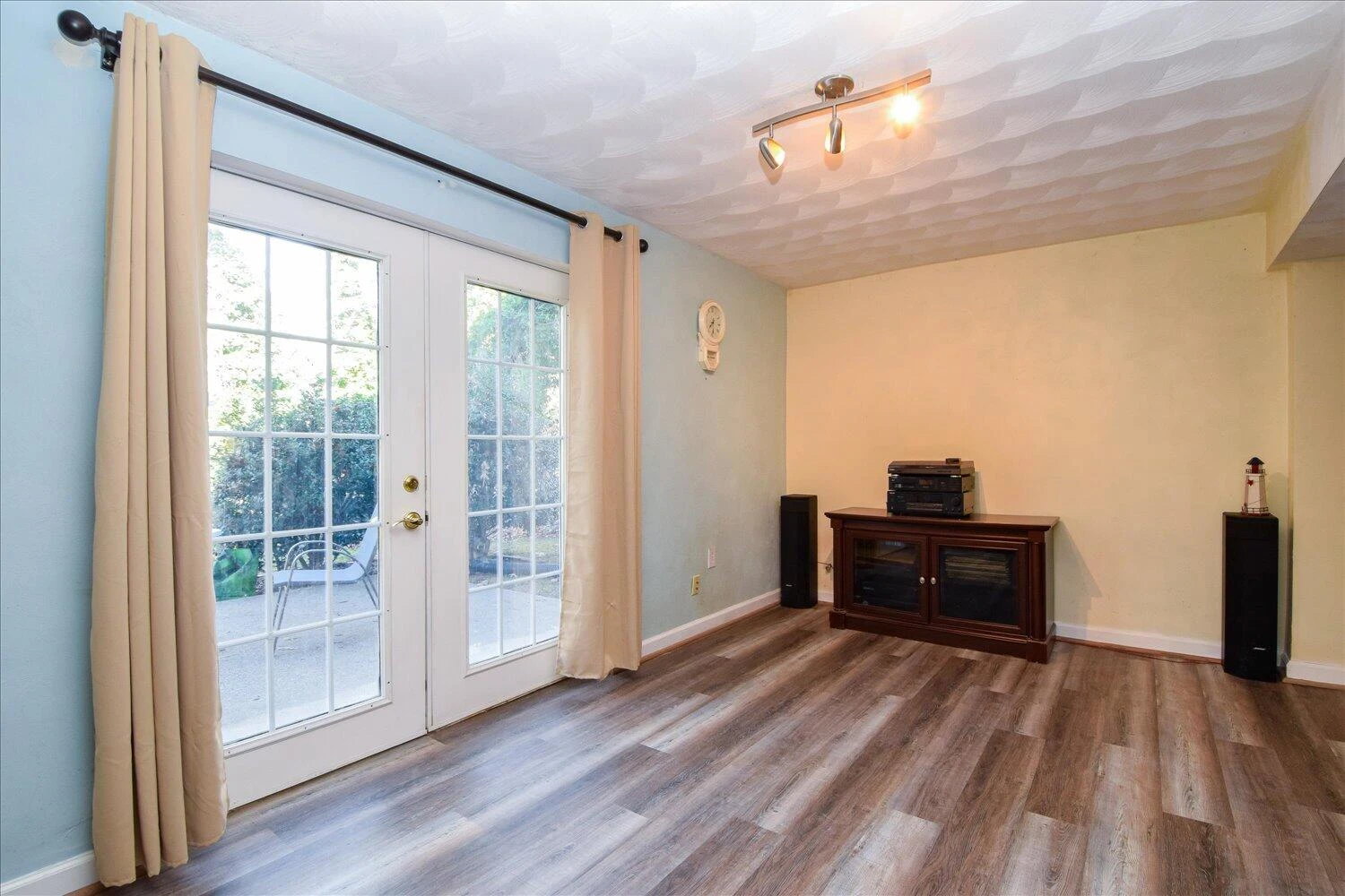 5811 Penguin DR - Photo 24