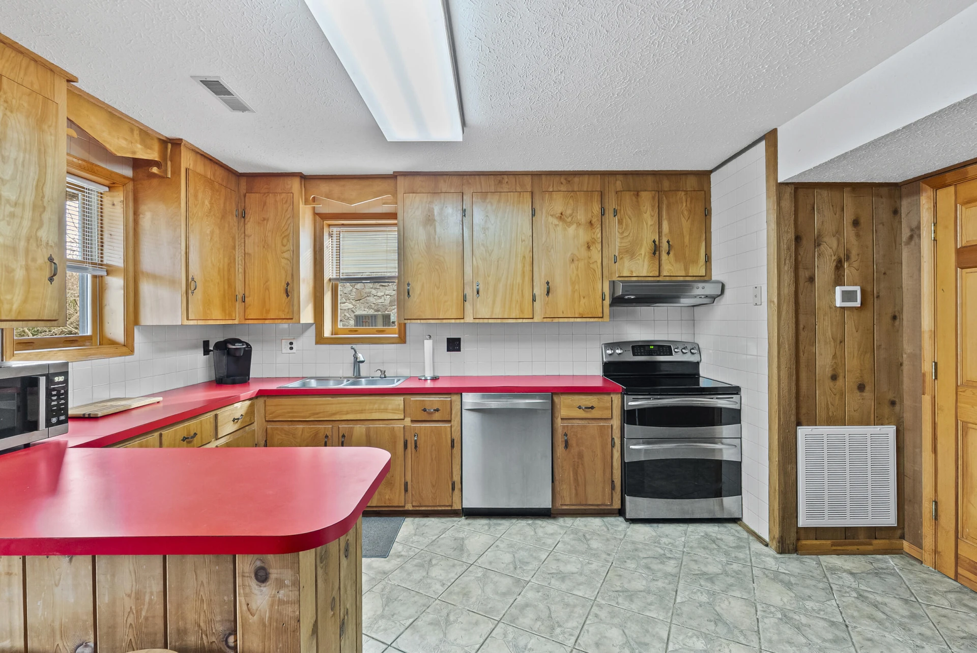 1392 Hermitage CIR - Photo 7