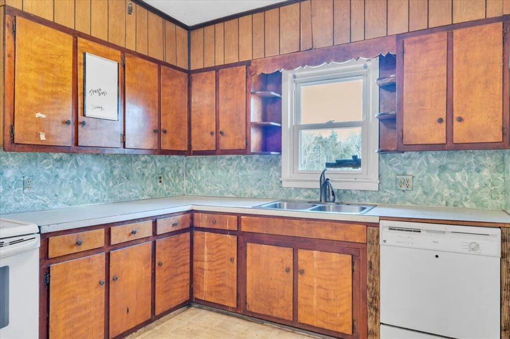 2744 Pecks RD - Photo 21