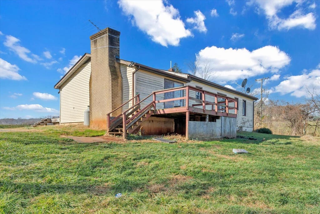 2744 Pecks RD - Photo 40