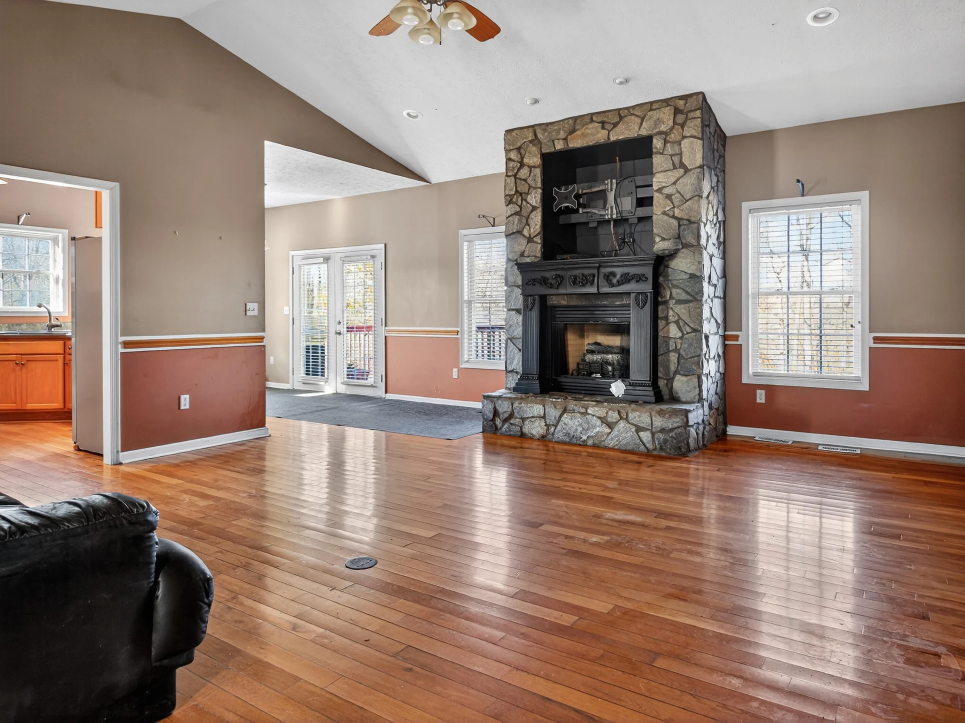1715 Morewood RD - Photo 3