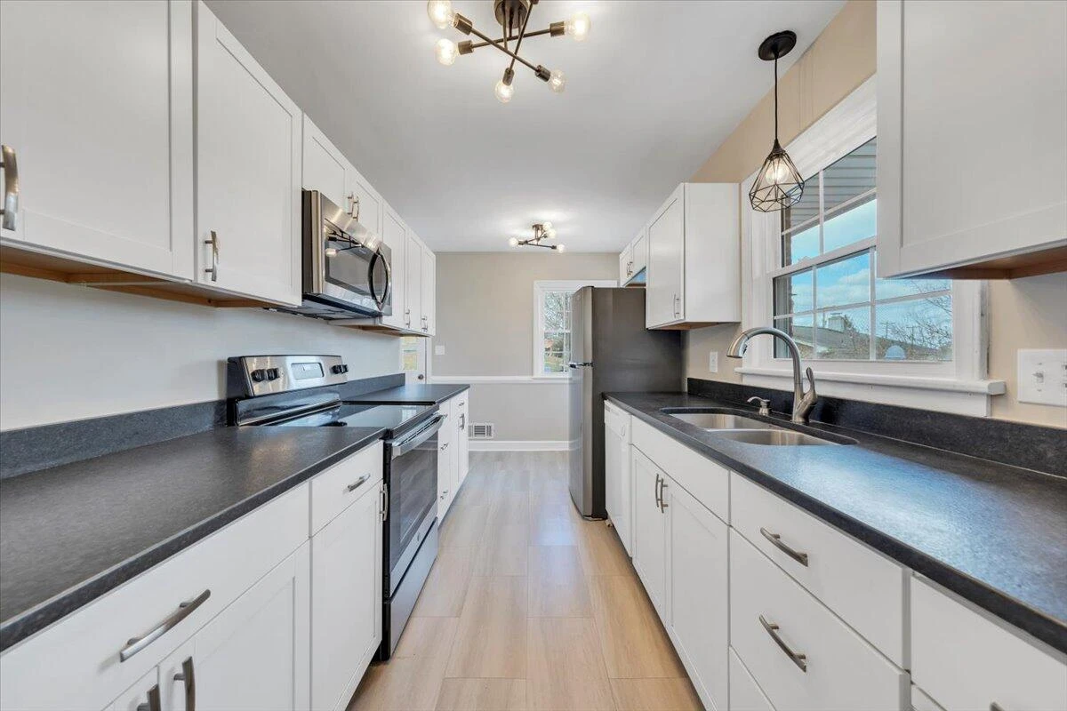 3406 Poplar DR - Photo 13