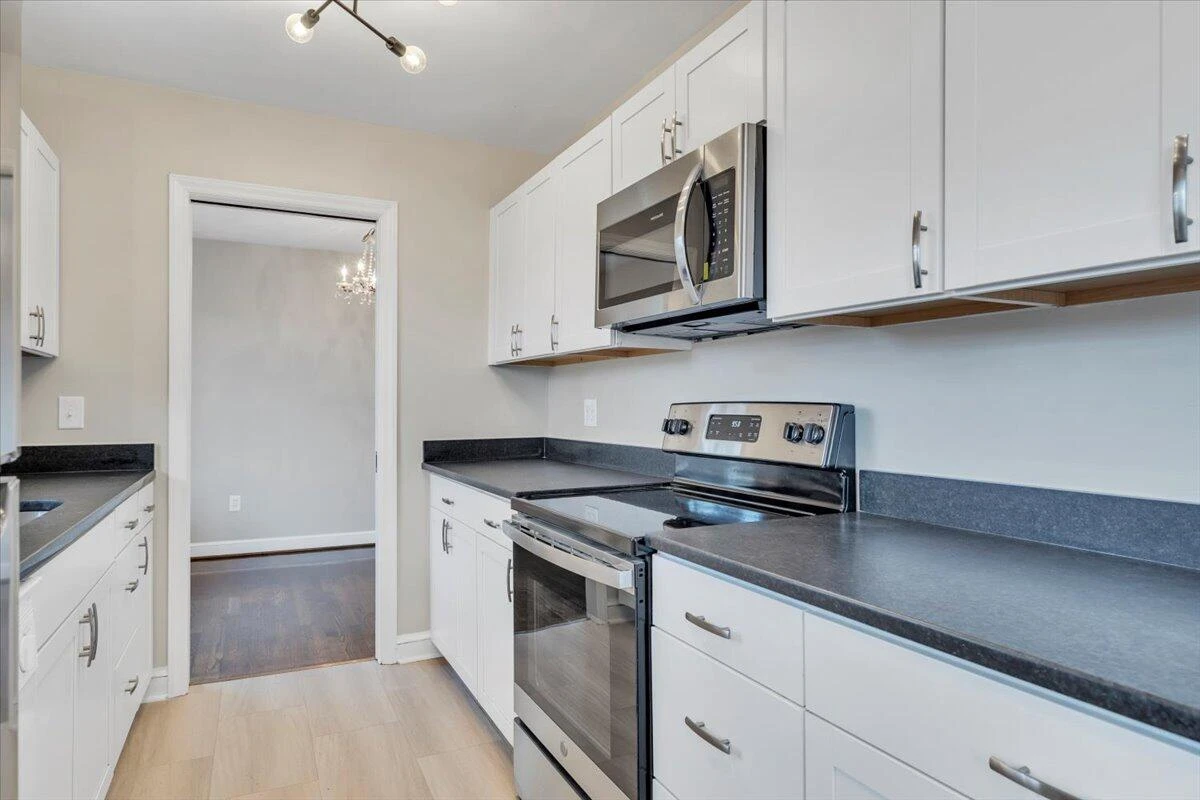 3406 Poplar DR - Photo 17