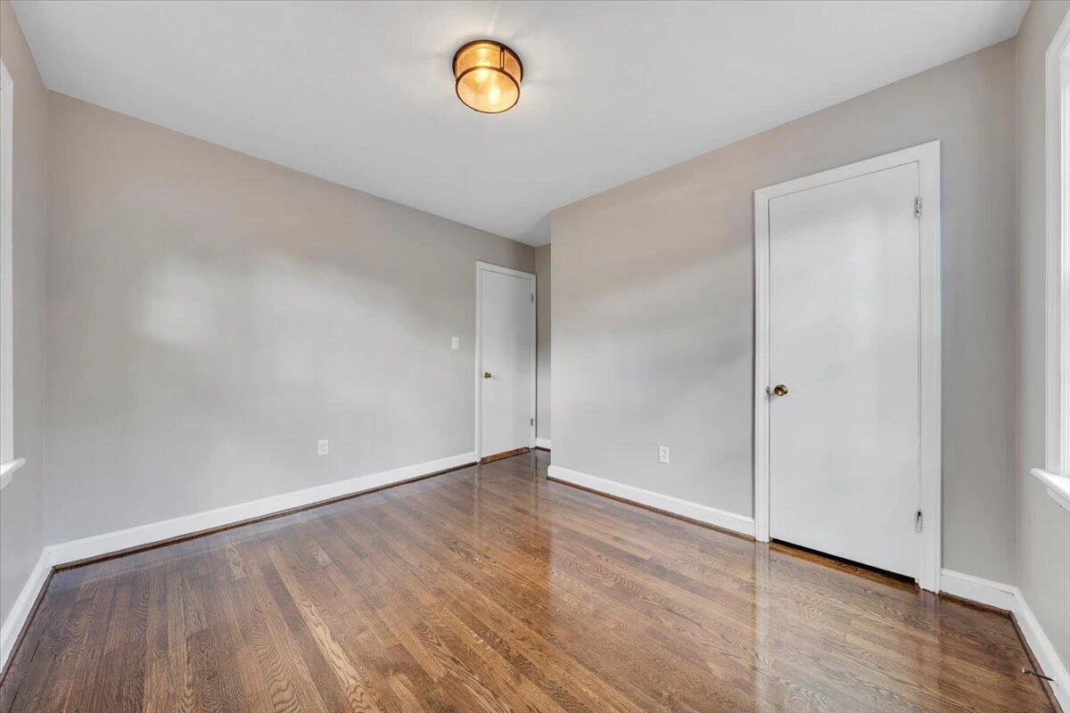 3406 Poplar DR - Photo 26