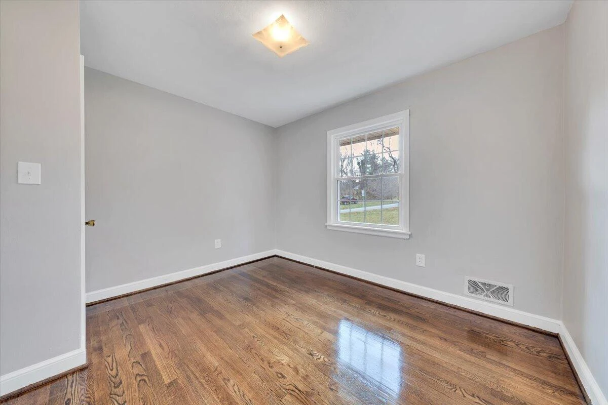 3406 Poplar DR - Photo 28