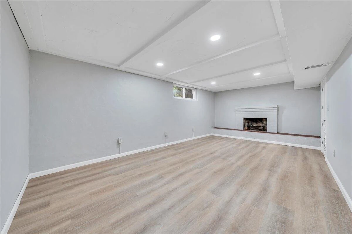 3406 Poplar DR - Photo 29