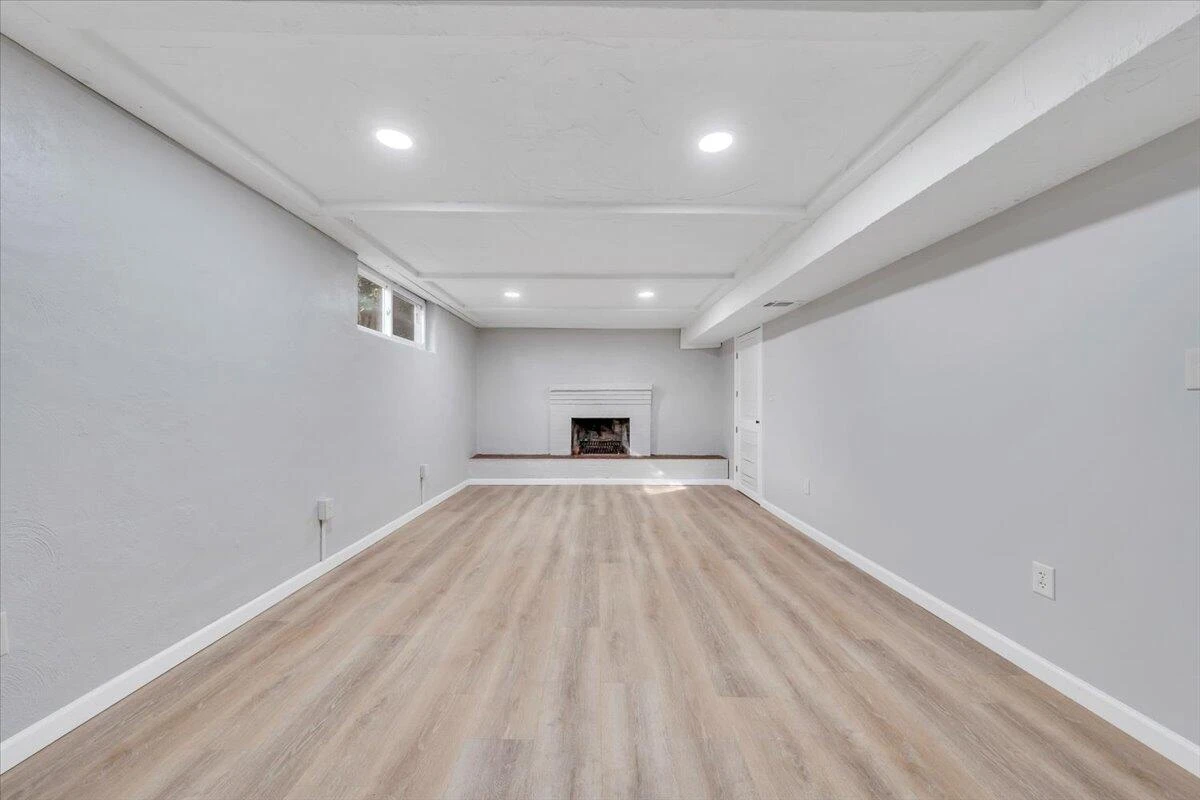 3406 Poplar DR - Photo 30