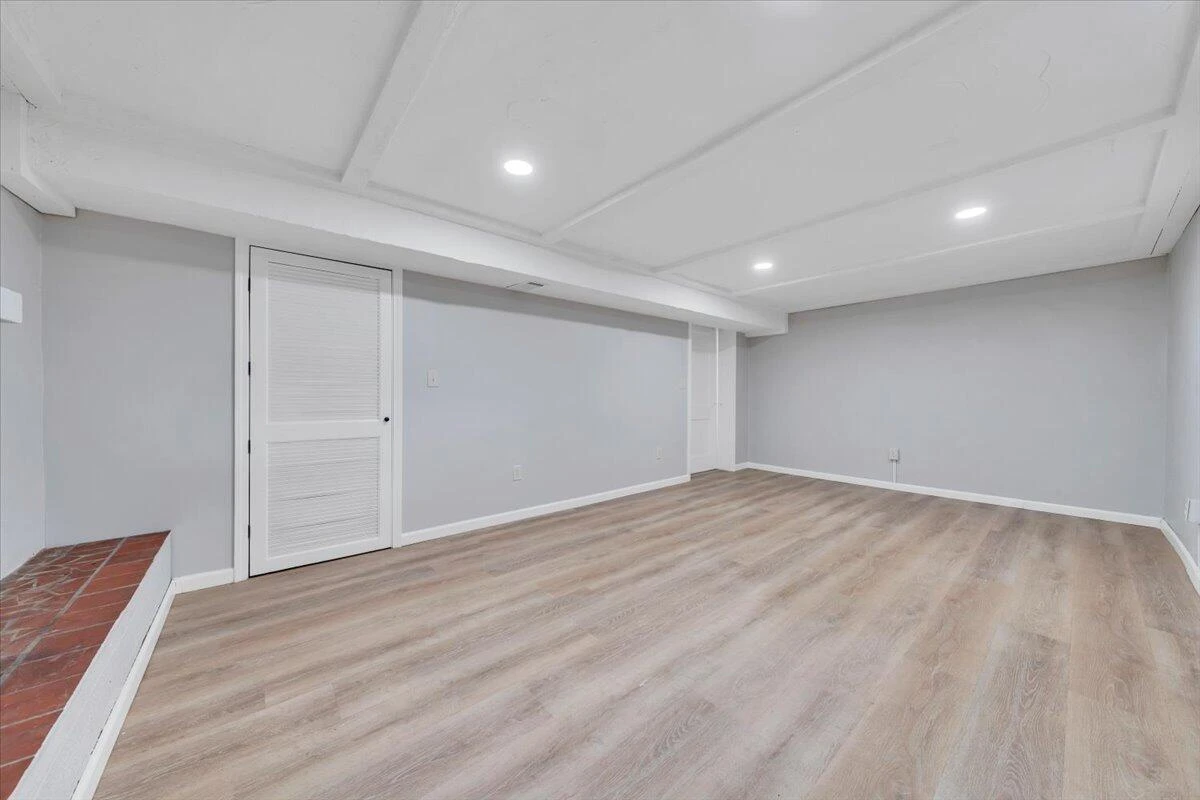 3406 Poplar DR - Photo 31