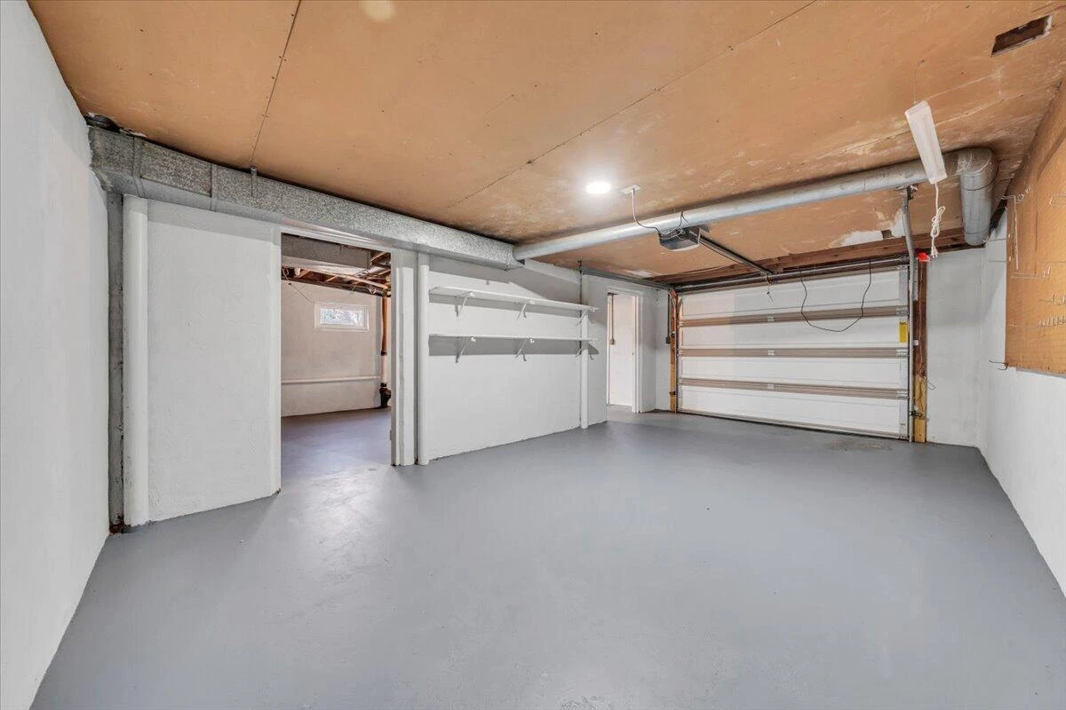 3406 Poplar DR - Photo 36