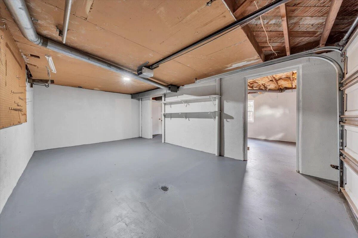 3406 Poplar DR - Photo 37