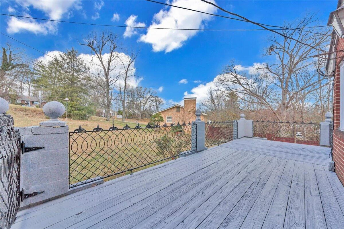 3406 Poplar DR - Photo 38