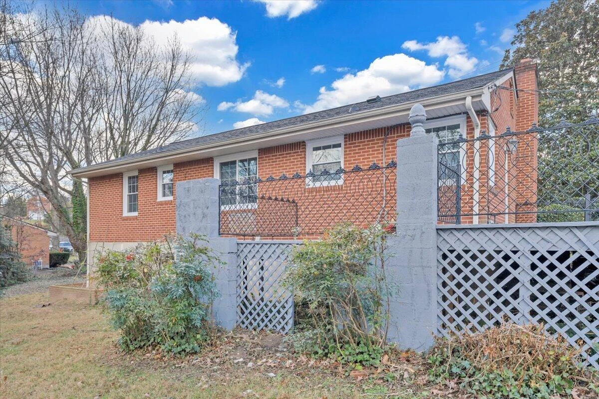 3406 Poplar DR - Photo 40