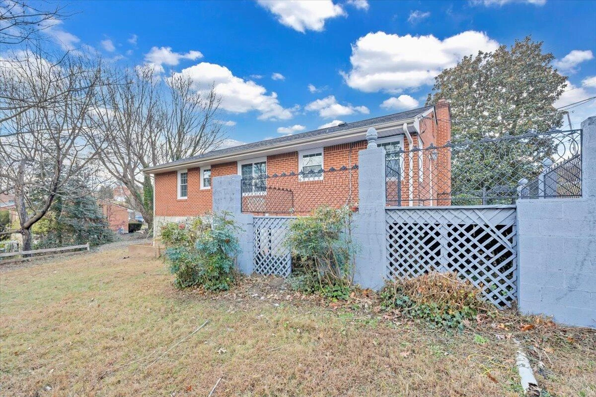 3406 Poplar DR - Photo 42