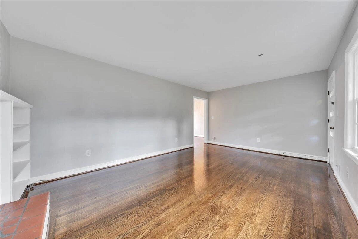 3406 Poplar DR - Photo 7