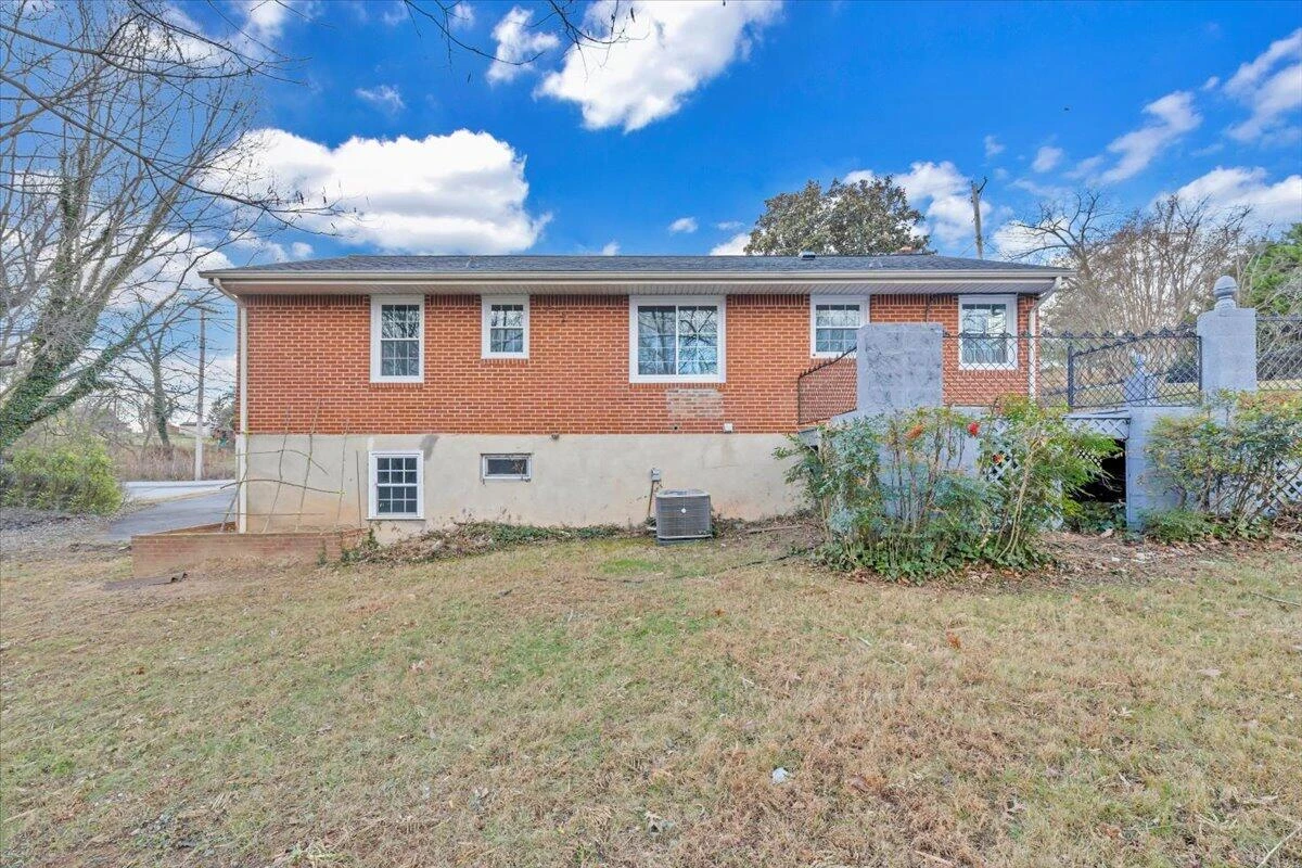 3406 Poplar DR - Photo 43