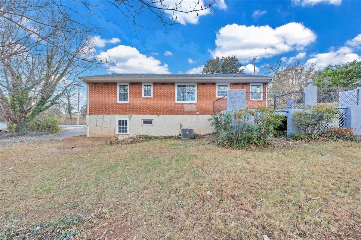 3406 Poplar DR - Photo 44