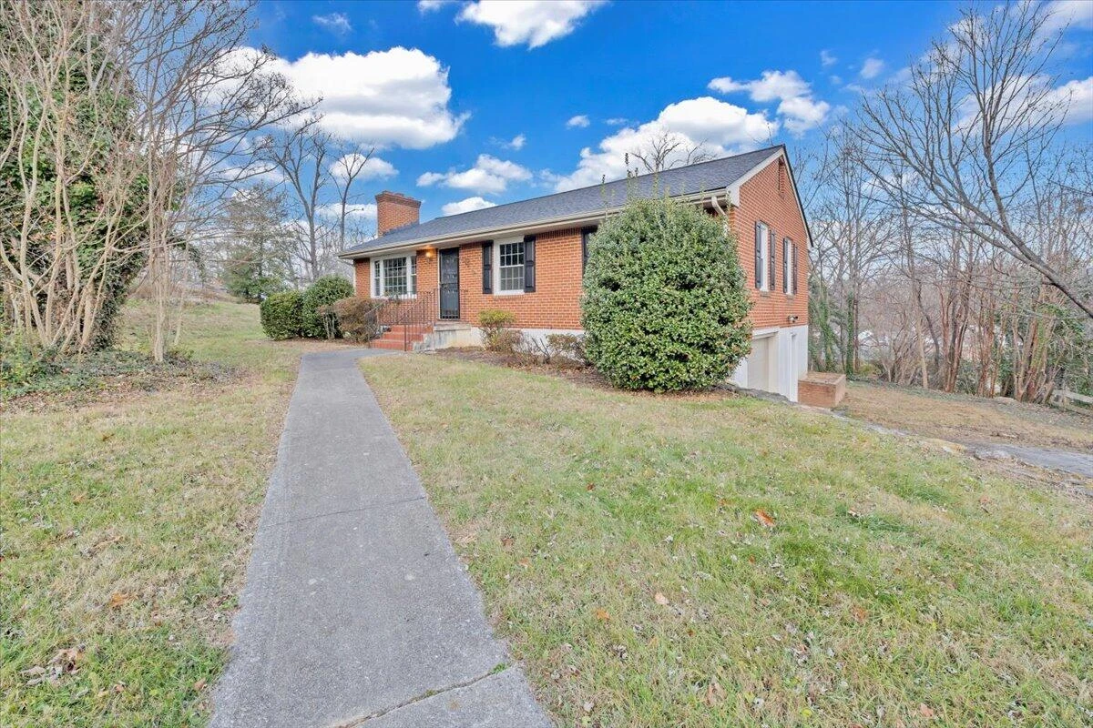 3406 Poplar DR - Photo 49