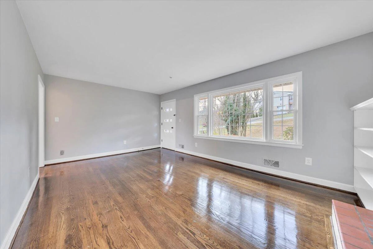 3406 Poplar DR - Photo 8