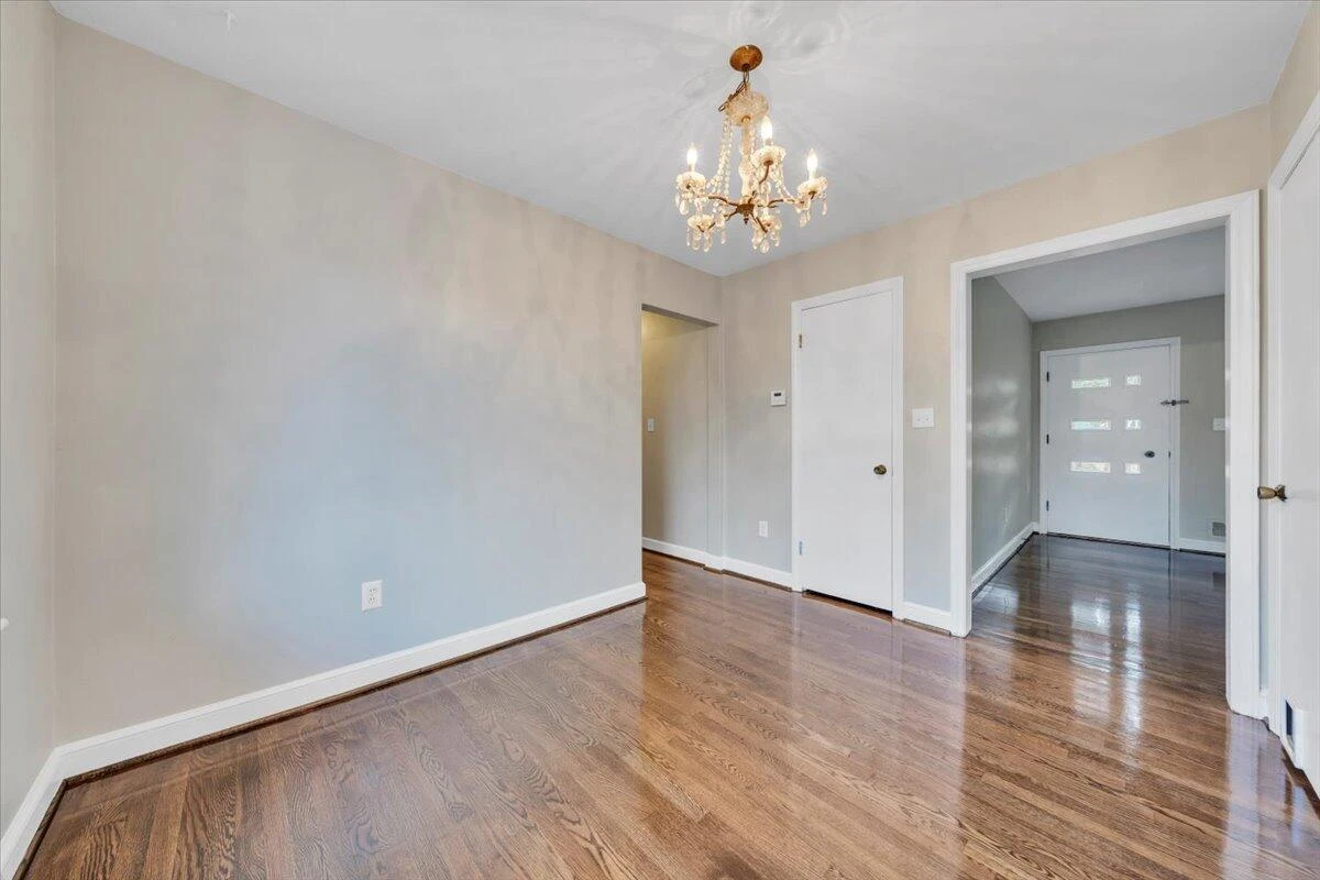 3406 Poplar DR - Photo 11