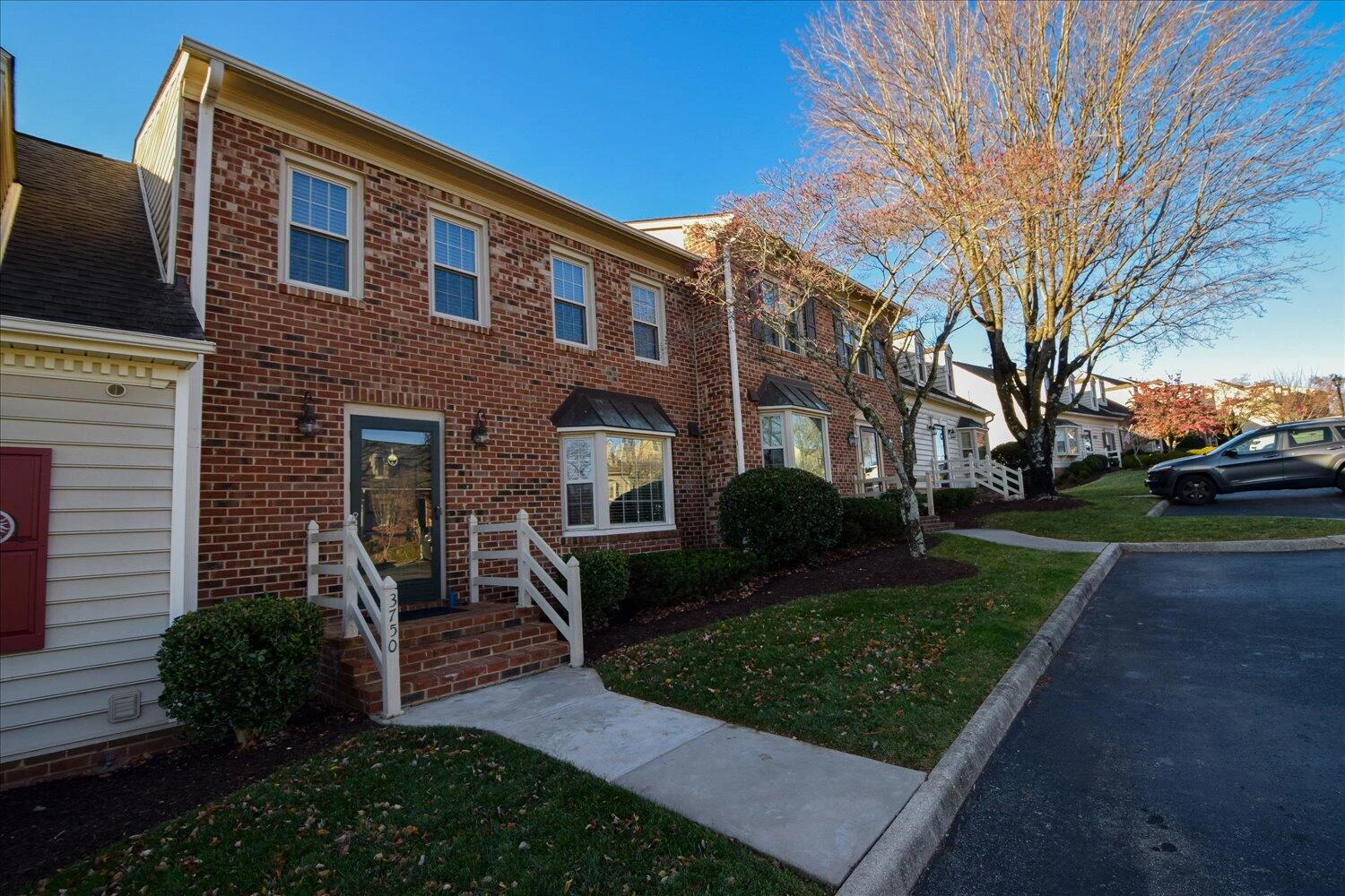 3750 Kenwick TRL