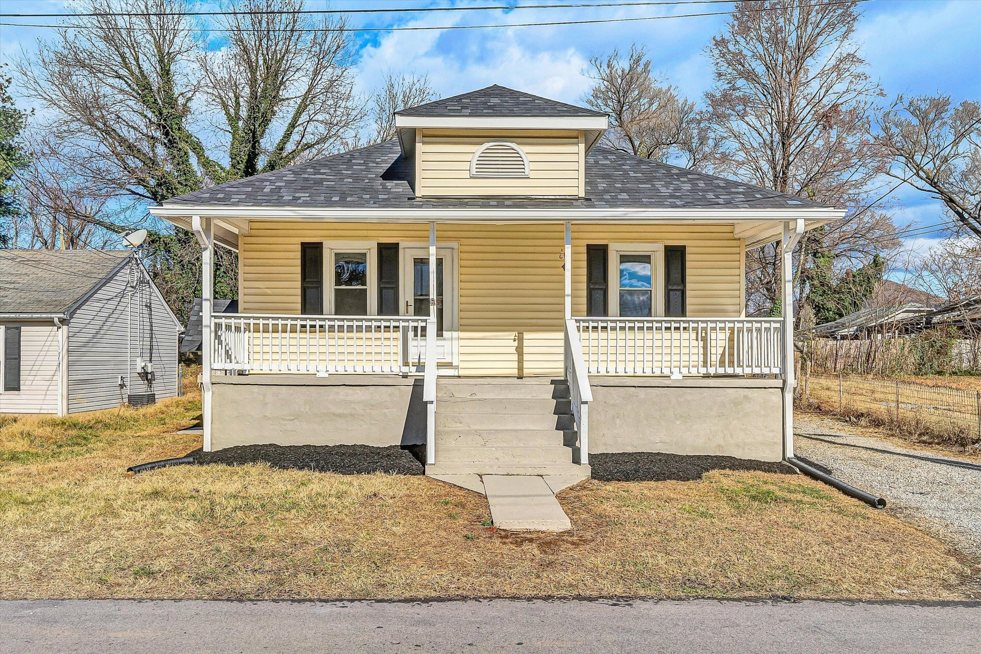 832 Mississippi AVE NE