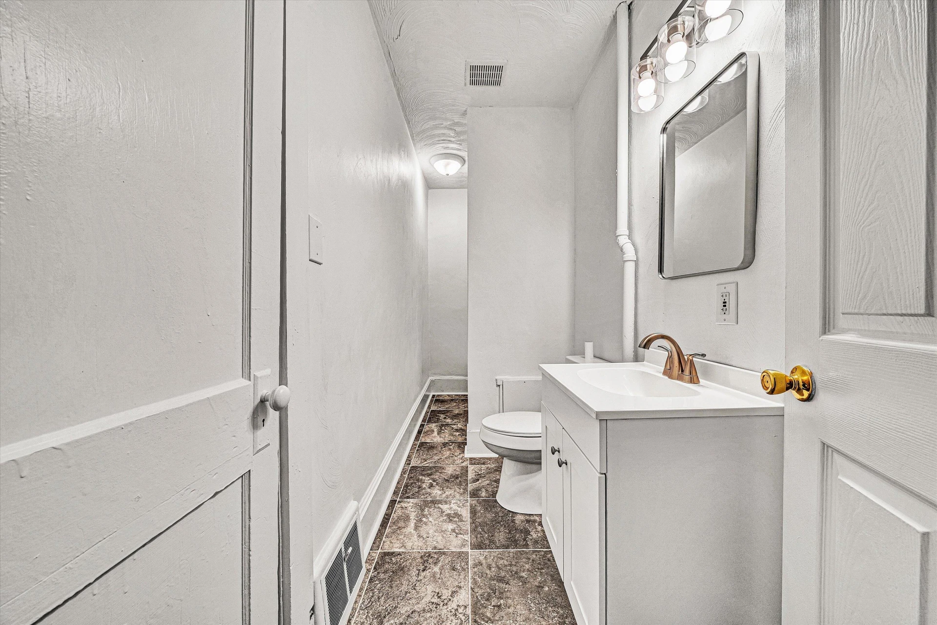 832 Mississippi AVE NE - Photo 10