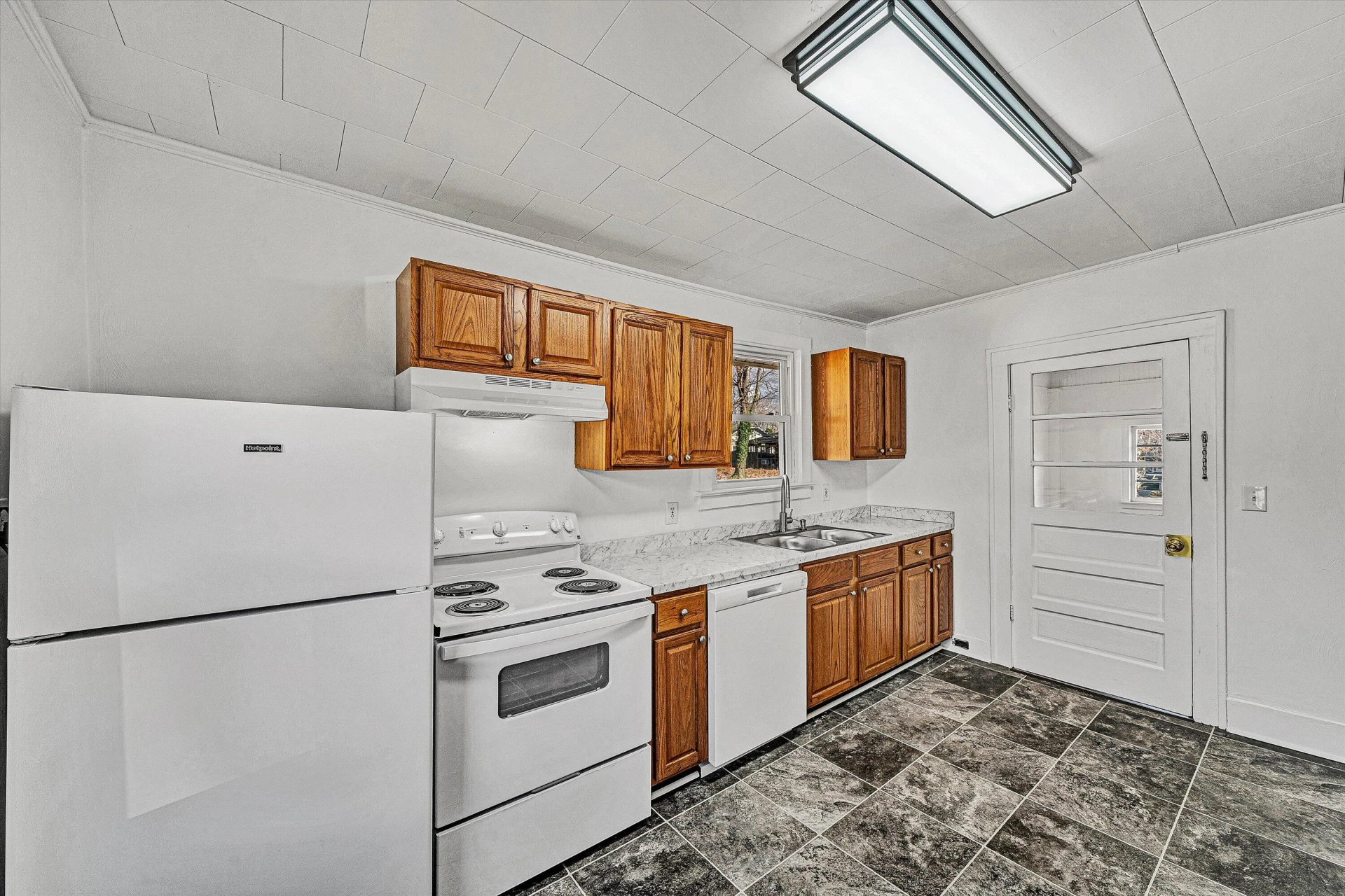 832 Mississippi AVE NE - Photo 13