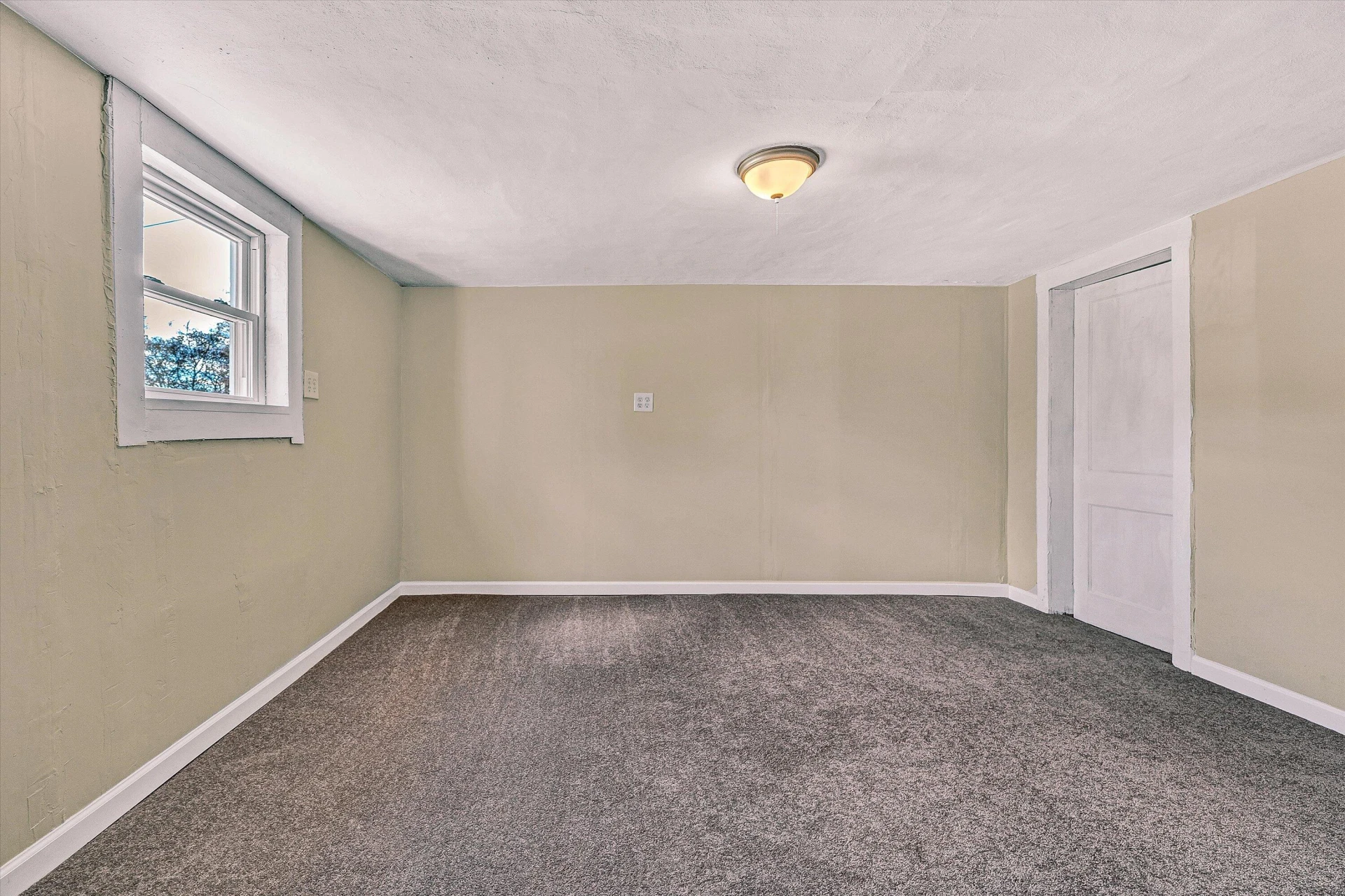 832 Mississippi AVE NE - Photo 16