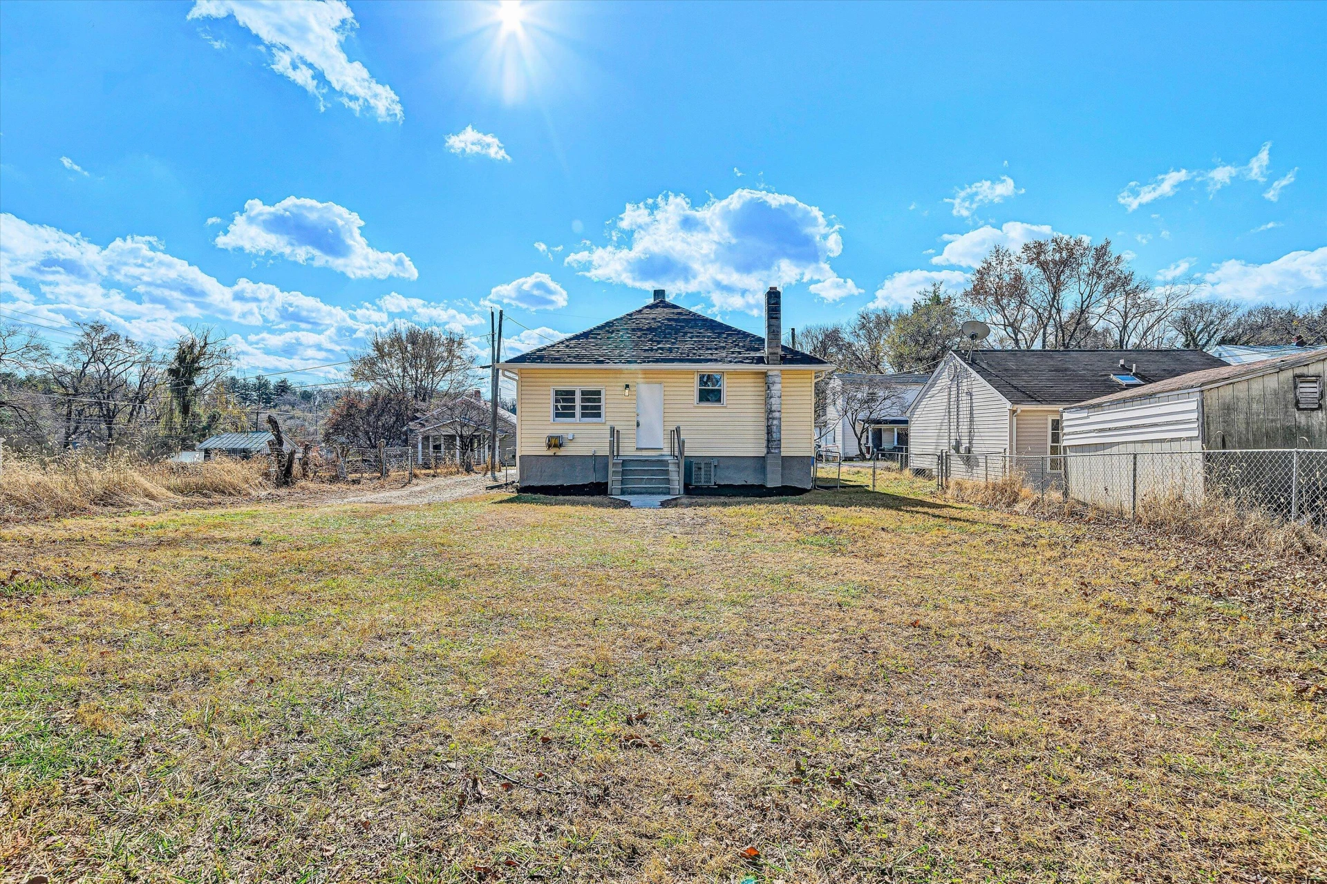 832 Mississippi AVE NE - Photo 20