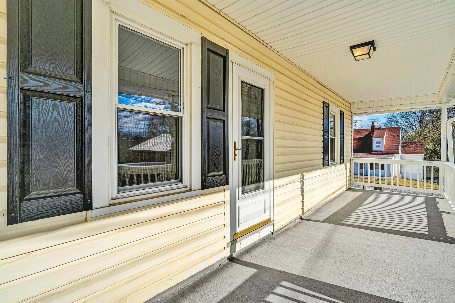 832 Mississippi AVE NE - Photo 3