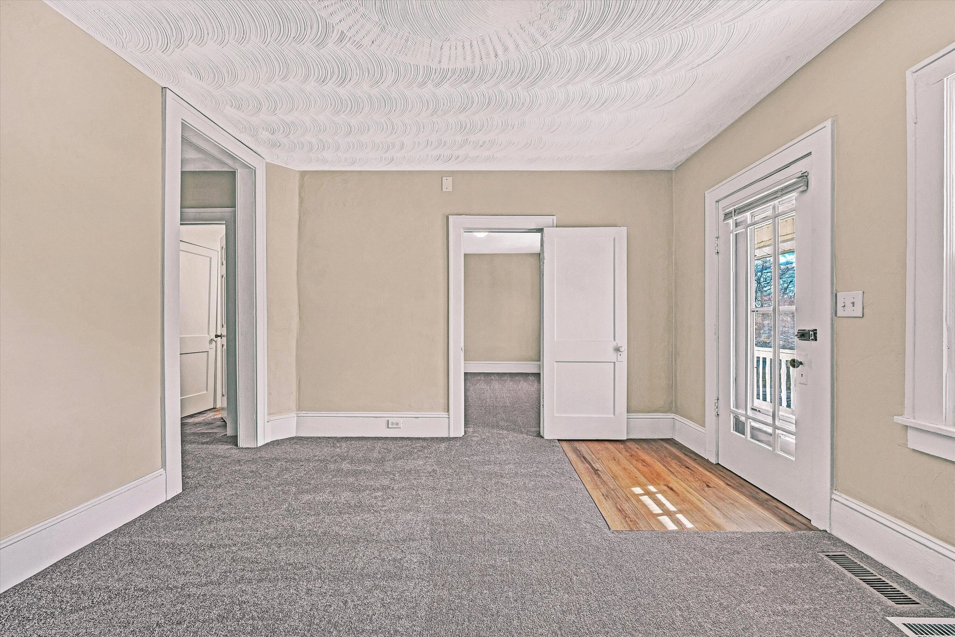 832 Mississippi AVE NE - Photo 5