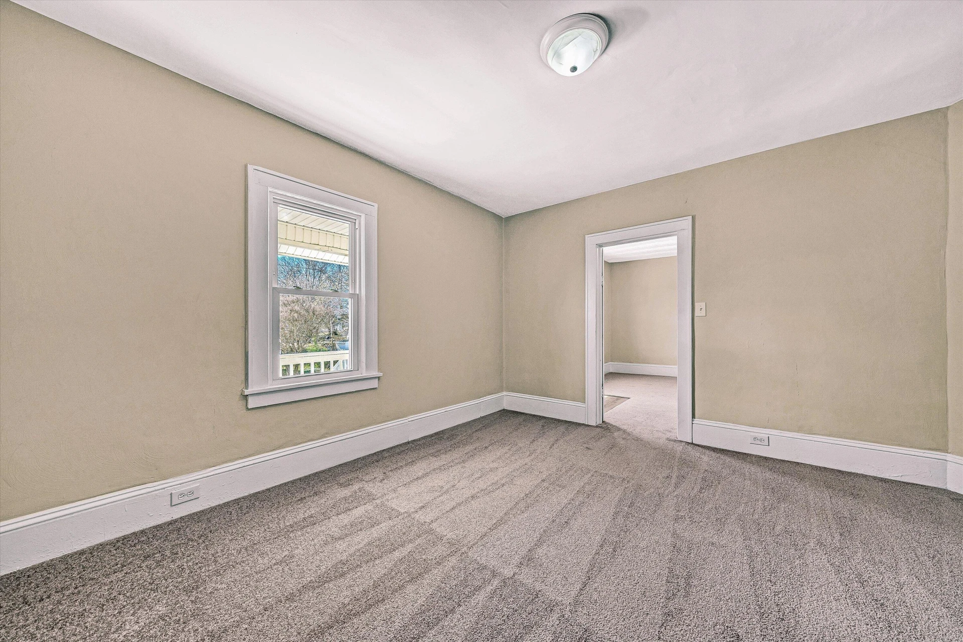 832 Mississippi AVE NE - Photo 7